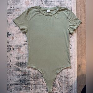 Aritzia Wilfred Olive Sage Green Short Sleeve Top Bodysuit Medium